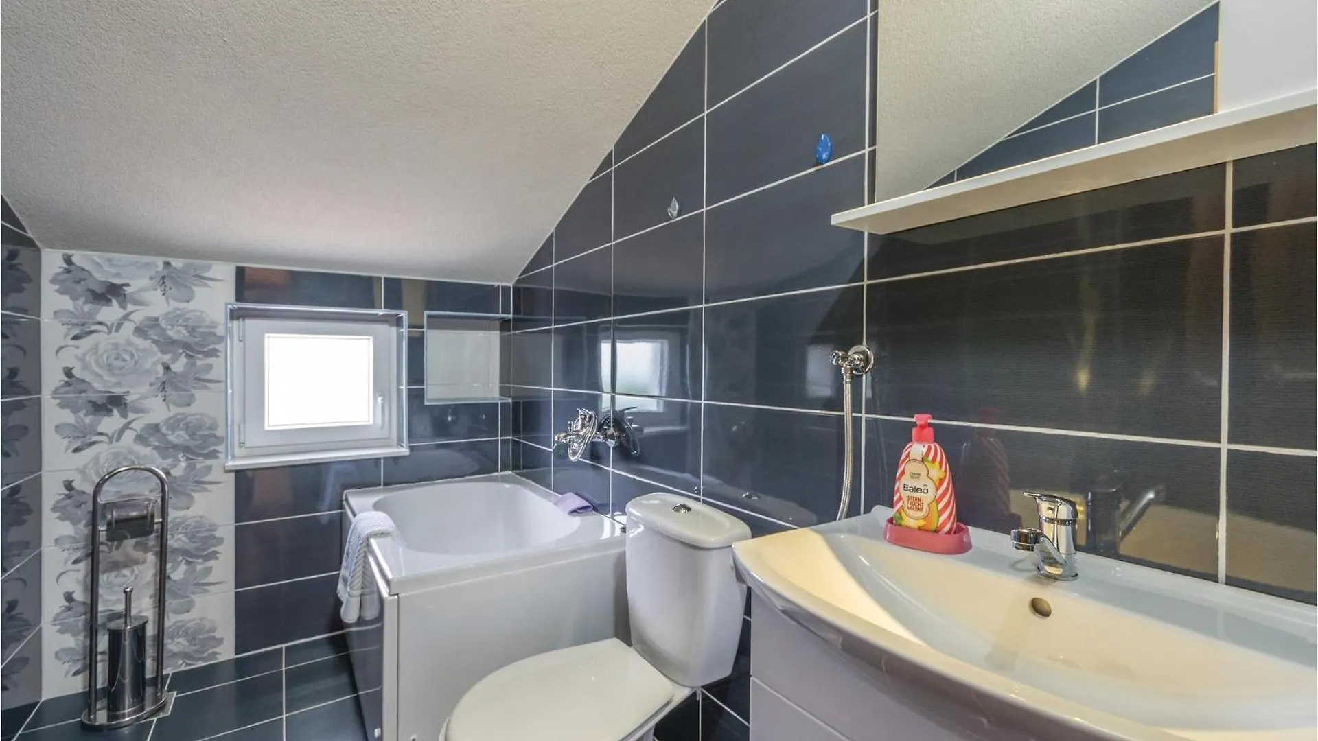 6 Bedroom Awesome Home In Bilisane