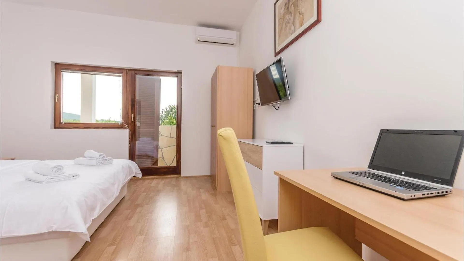 6 Bedroom Awesome Home In Bilisane Holiday home