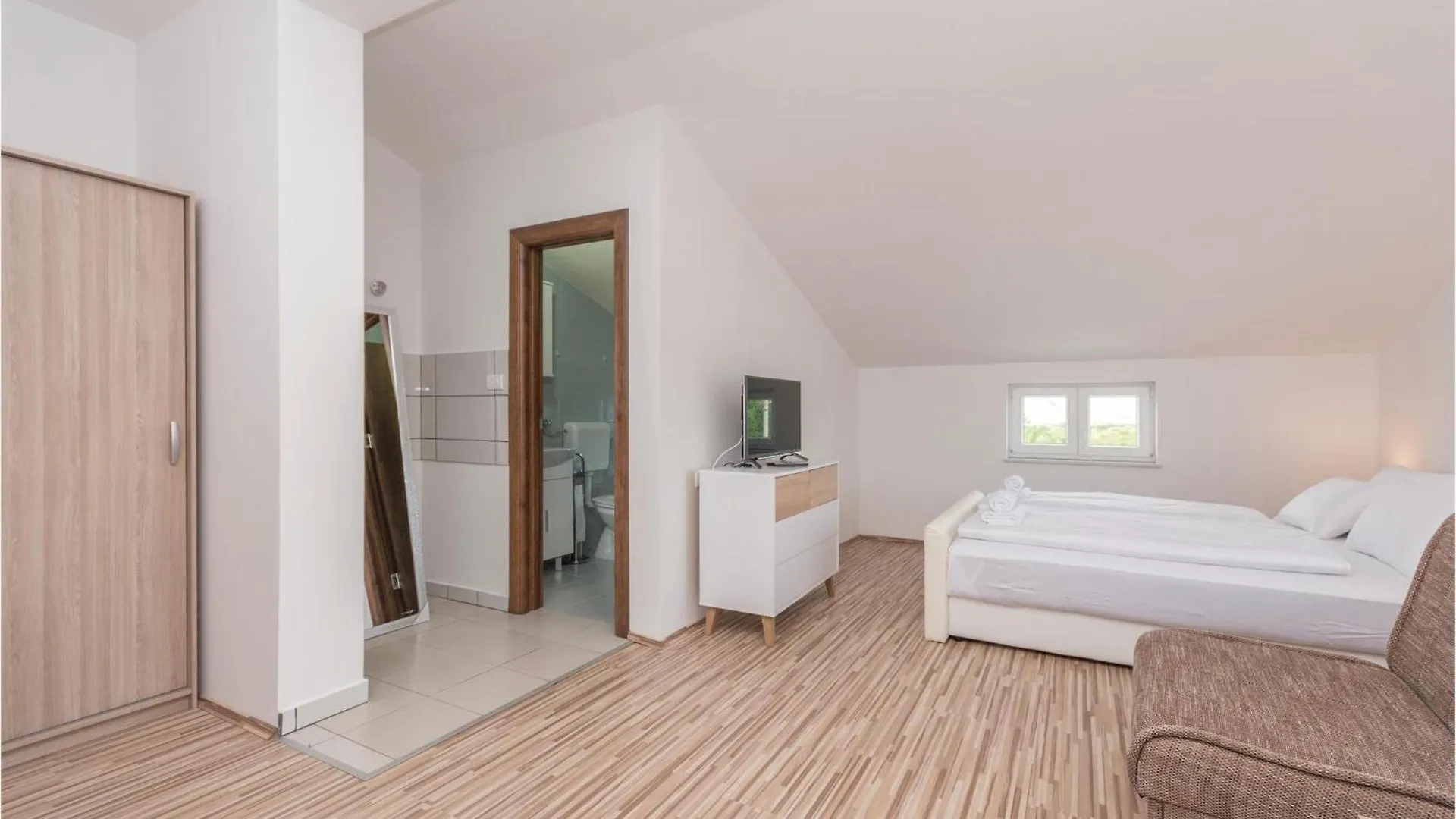 6 Bedroom Awesome Home In Bilisane 0*,  Croatia