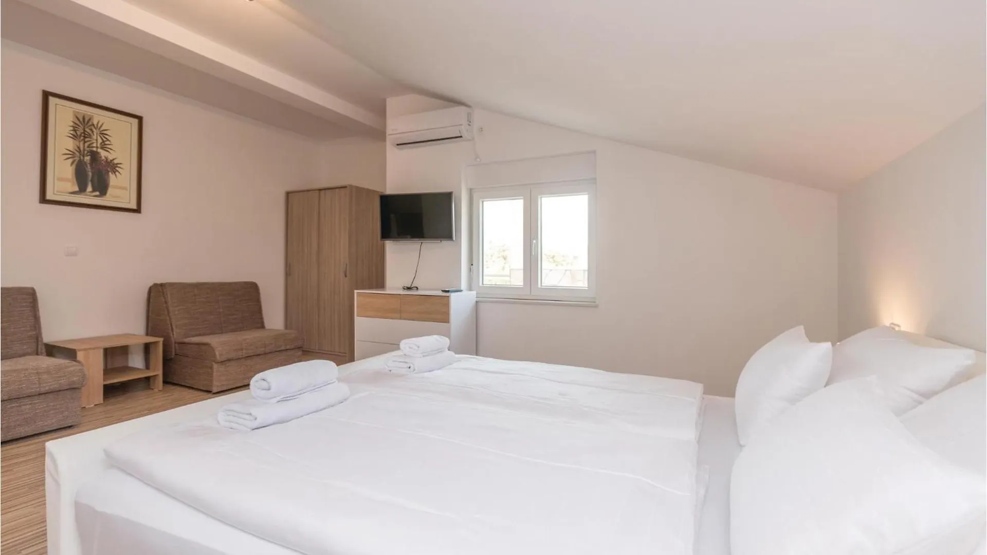 Holiday home 6 Bedroom Awesome Home In Bilisane