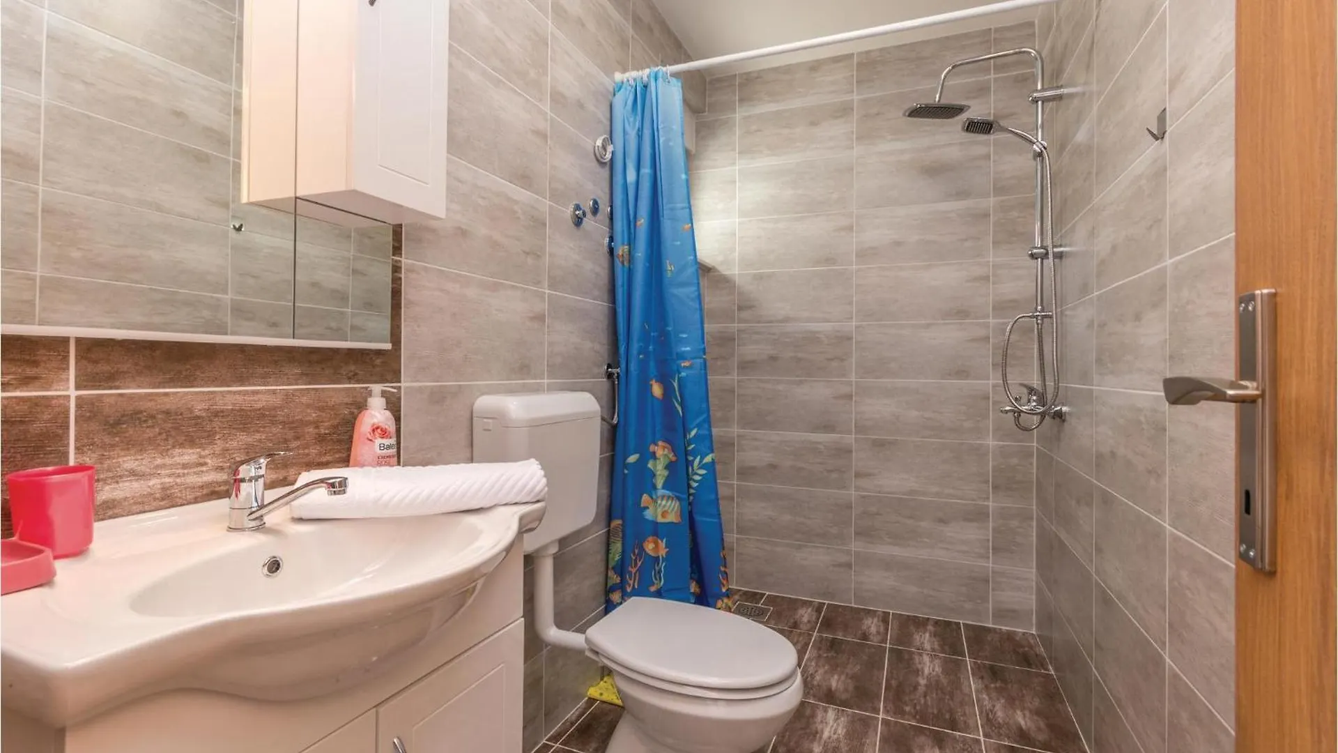 6 Bedroom Awesome Home In Bilisane Holiday home