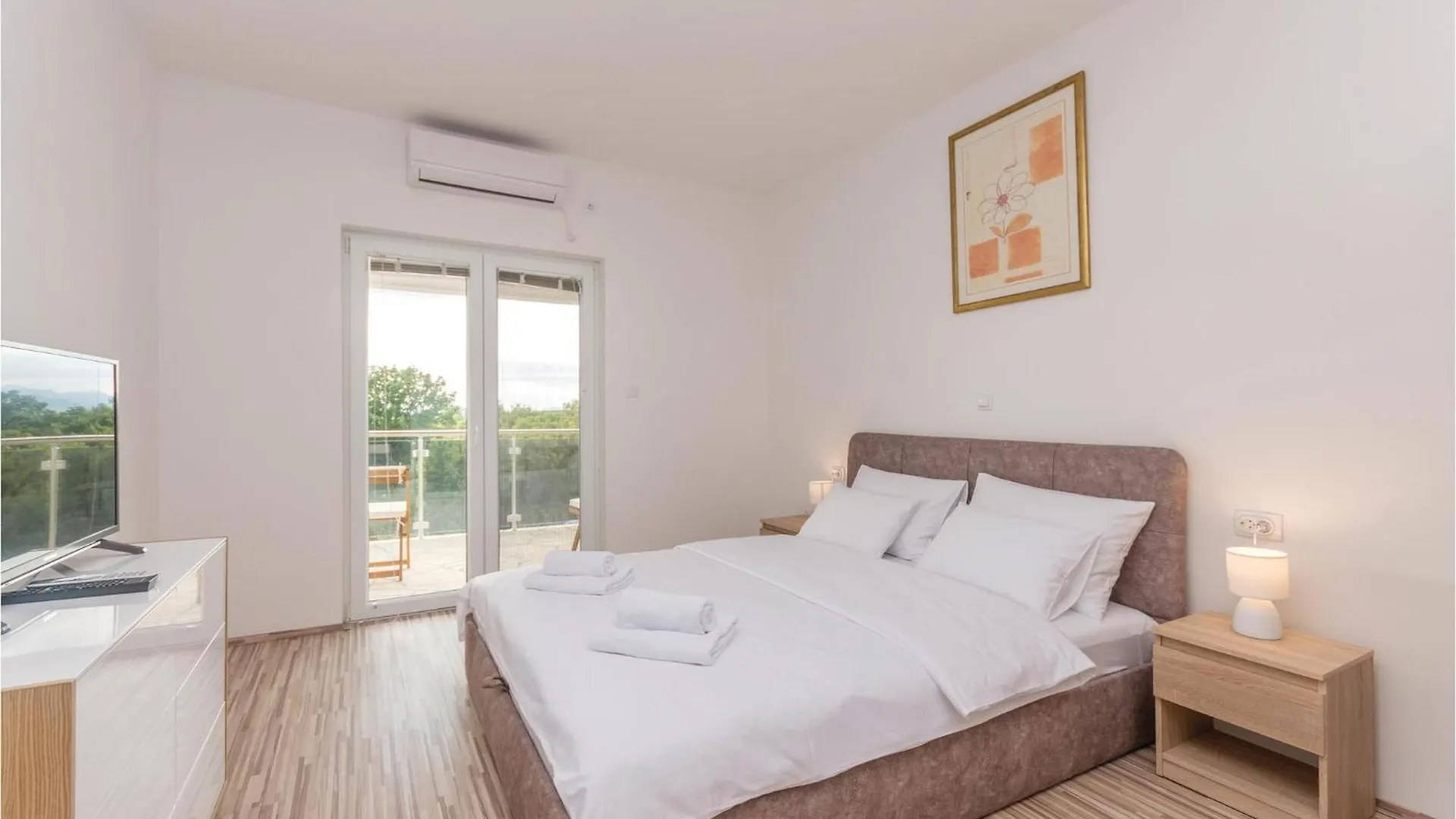 Holiday home 6 Bedroom Awesome Home In Bilisane
